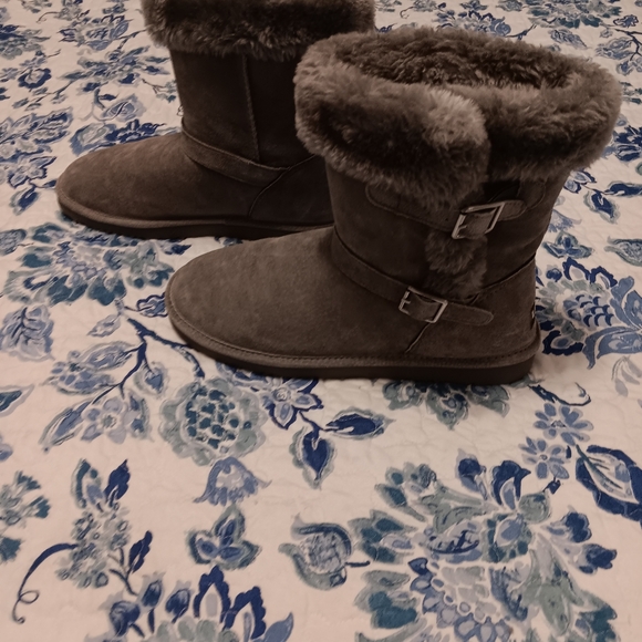 Lamo winter gray boots, size 11M - Picture 2 of 6